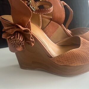 Gianni Bini Cognac Tan Floral-Accent Wedge Sandals